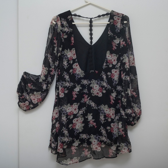 Forever 21 FLORAL DRESS SIZE SMALL - Picture 3 of 5
